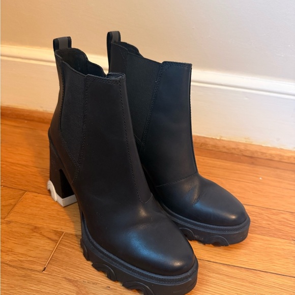 Sorel Brex Chelsea Heeled Boot - Picture 2 of 6